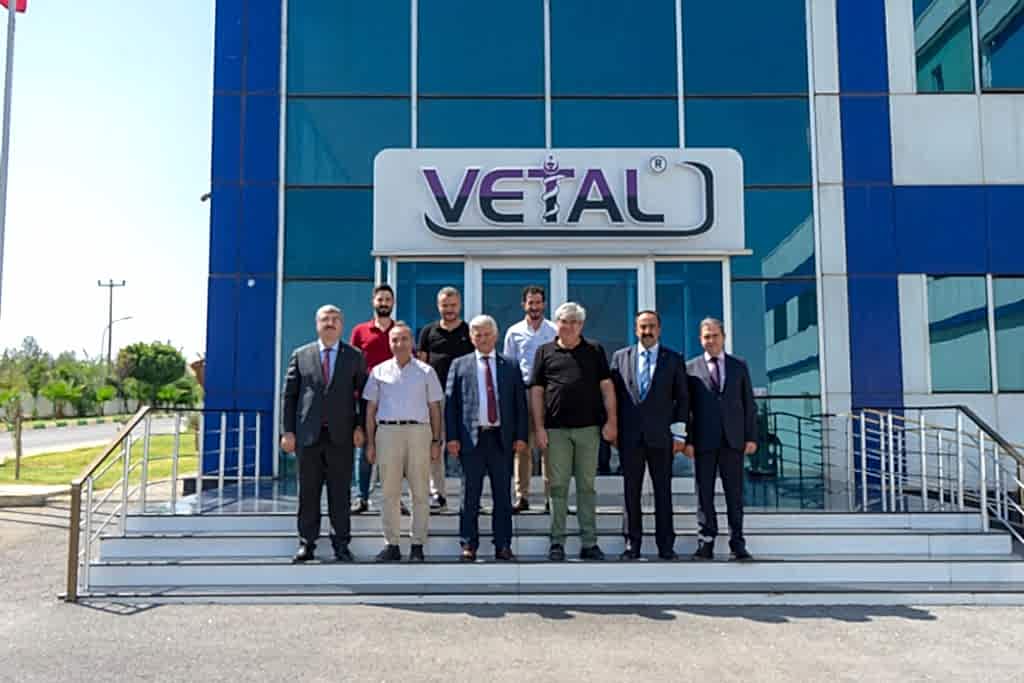 Turkish Veterinary Medical Association Central Council President Ali Eroglu, accompanied by Vice President Muhlis Atay, General Secretary Haluk Askaroglu and Chamber of Veterinary Surgeons President Orhan Ozturk visited our facility.